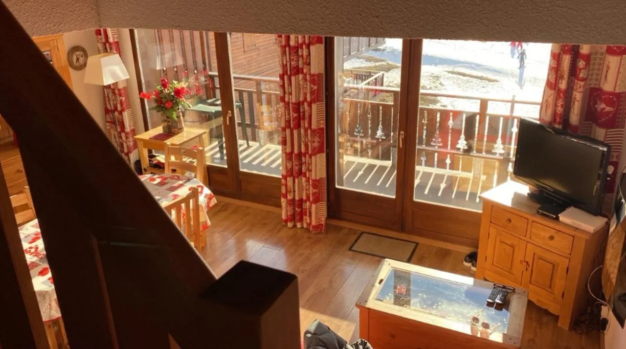 Eden sur les pistes avec vue panoramique sur la vallée La Joue du Loup Appartement