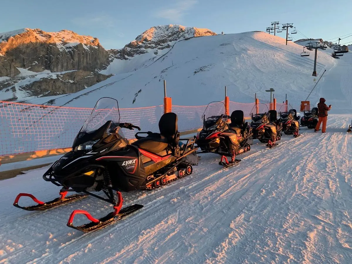 Eden Sur Les Pistes Avec Vue Panoramique Sur La Vallee La Joue du Loup