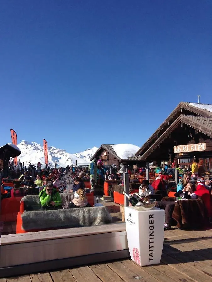 Eden Sur Les Pistes Avec Vue Panoramique Sur La Vallee La Joue du Loup 0*,  France