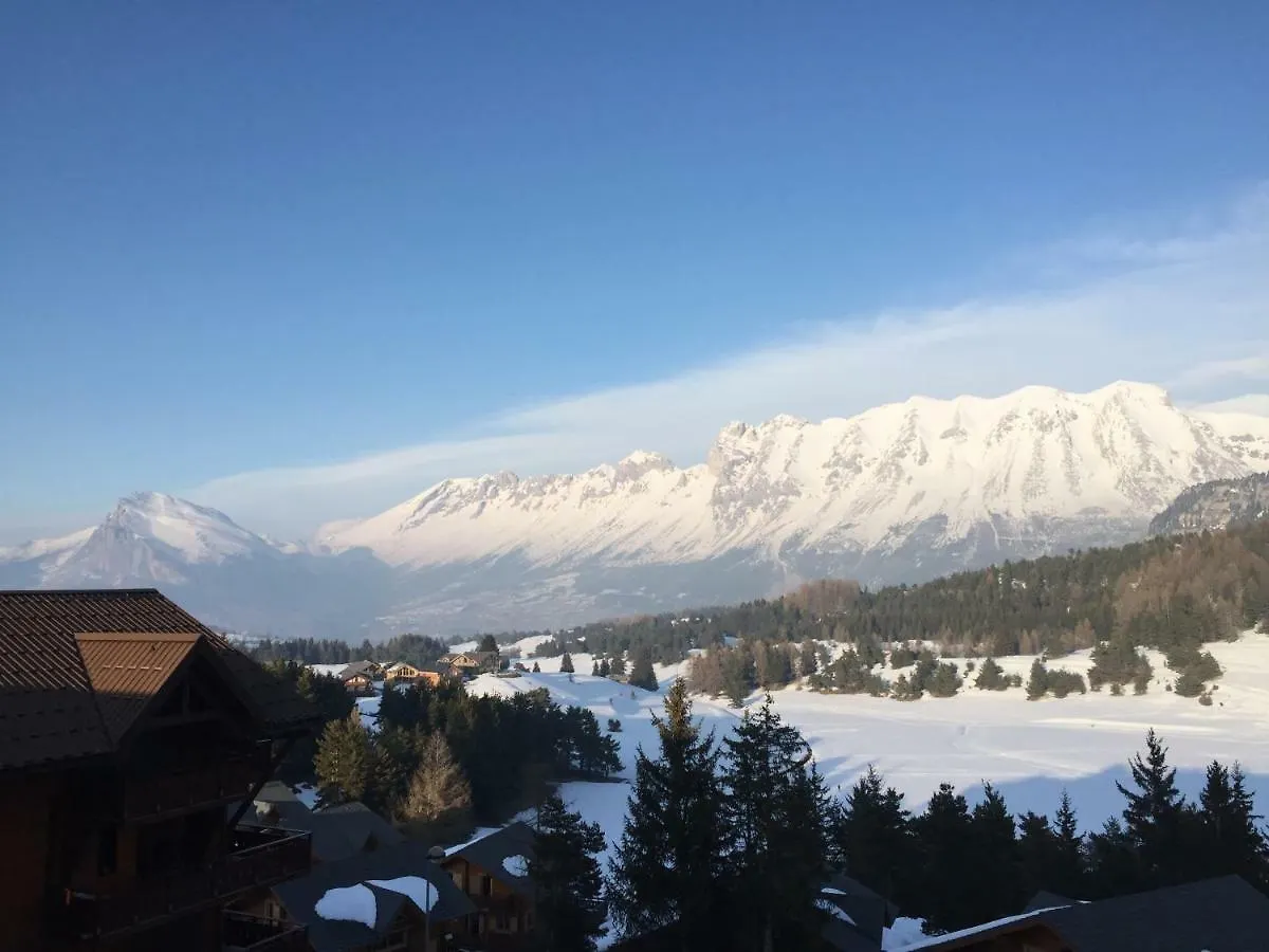 Eden Sur Les Pistes Avec Vue Panoramique Sur La Vallee La Joue du Loup