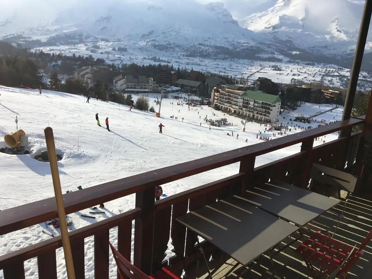 Eden Sur Les Pistes Avec Vue Panoramique Sur La Vallee La Joue du Loup France