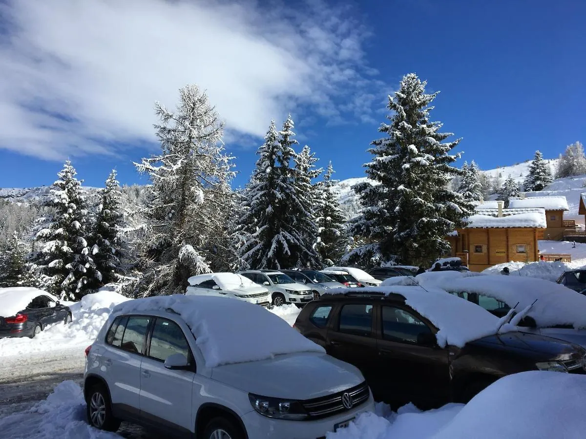 Eden Sur Les Pistes Avec Vue Panoramique Sur La Vallee La Joue du Loup